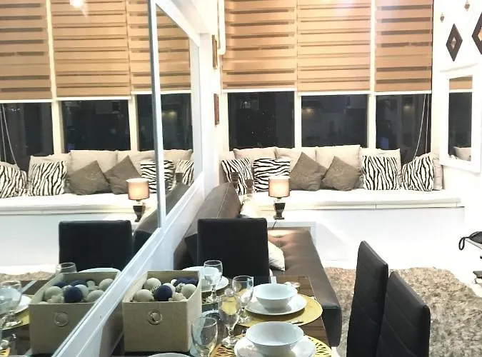 Luxurious In Ortigas Center